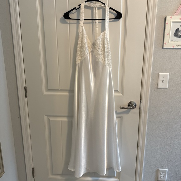 Vintage Oscar de la Renta Women’s White Silk Nightgown